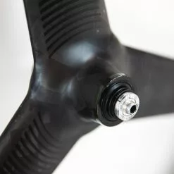 PRO TeXtreme 3-Spoke Tubular Front Wheel - Rim Brake 18 PRO TeXtreme 3-Spoke Tubular Front Wheel - Rim Brake -Pinarello Butik 8T1A0061