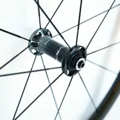 Shimano Dura-Ace C40 R9100 Tubular Wheelset - Rim Brake 21 Shimano Dura-Ace C40 R9100 Tubular Wheelset - Rim Brake -Pinarello Butik 8T1A0321