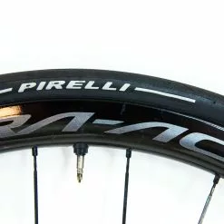 Shimano Dura-Ace C40 R9170 TL Clincher Wheelset - Disc Brake 25 Shimano Dura-Ace C40 R9170 TL Clincher Wheelset - Disc Brake -Pinarello Butik 8T1A0956
