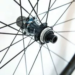 Shimano Dura-Ace C40 R9170 TL Clincher Wheelset - Disc Brake 19 Shimano Dura-Ace C40 R9170 TL Clincher Wheelset - Disc Brake -Pinarello Butik 8T1A0959