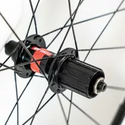 ENVE SES 8.9 AR Rear + ENVE SES 5.6 AR Front - Tubular - Wheelset - Carbon 10 ENVE SES 8.9 AR Rear + ENVE SES 5.6 AR Front - Tubular - Wheelset - Carbon -Pinarello Butik DSC03409 d112b23f 3511 44bb a71e 331dc0ec3941